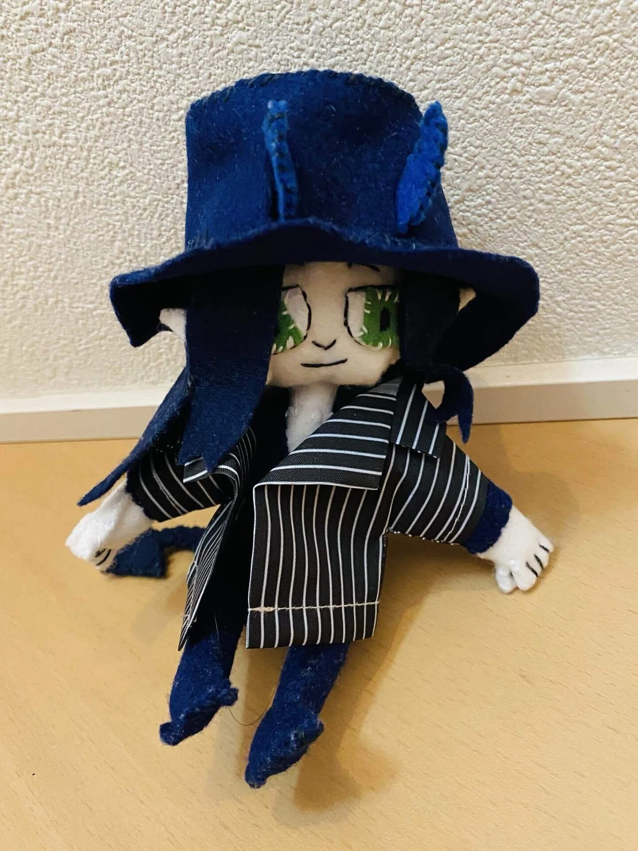 ガチャガチャと100均でぬい服を入手した【天使のケープと縞ジャケット