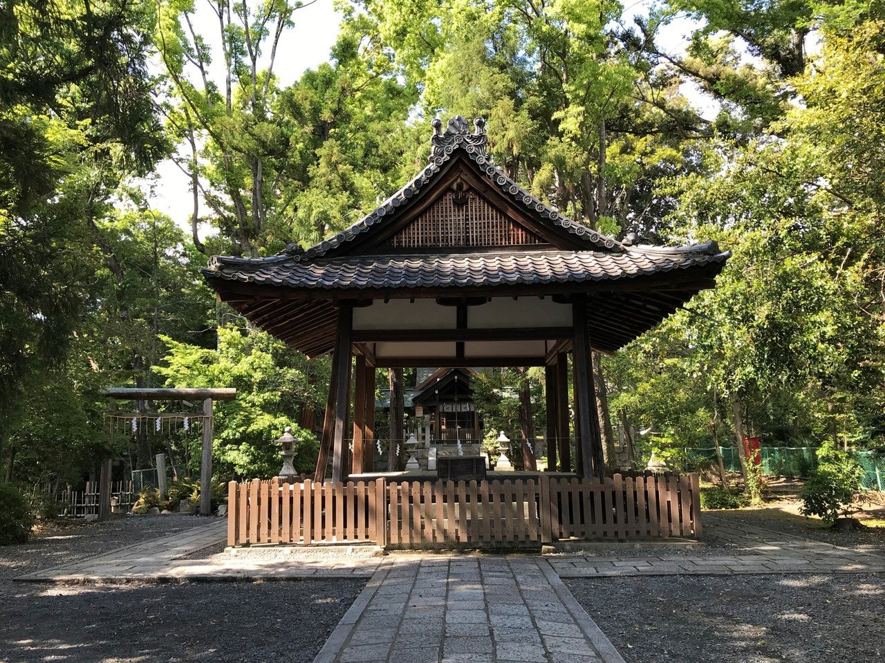 鳥居 神秘の三柱鳥居【京都市右京区「蚕の社」】｜京都来太郎