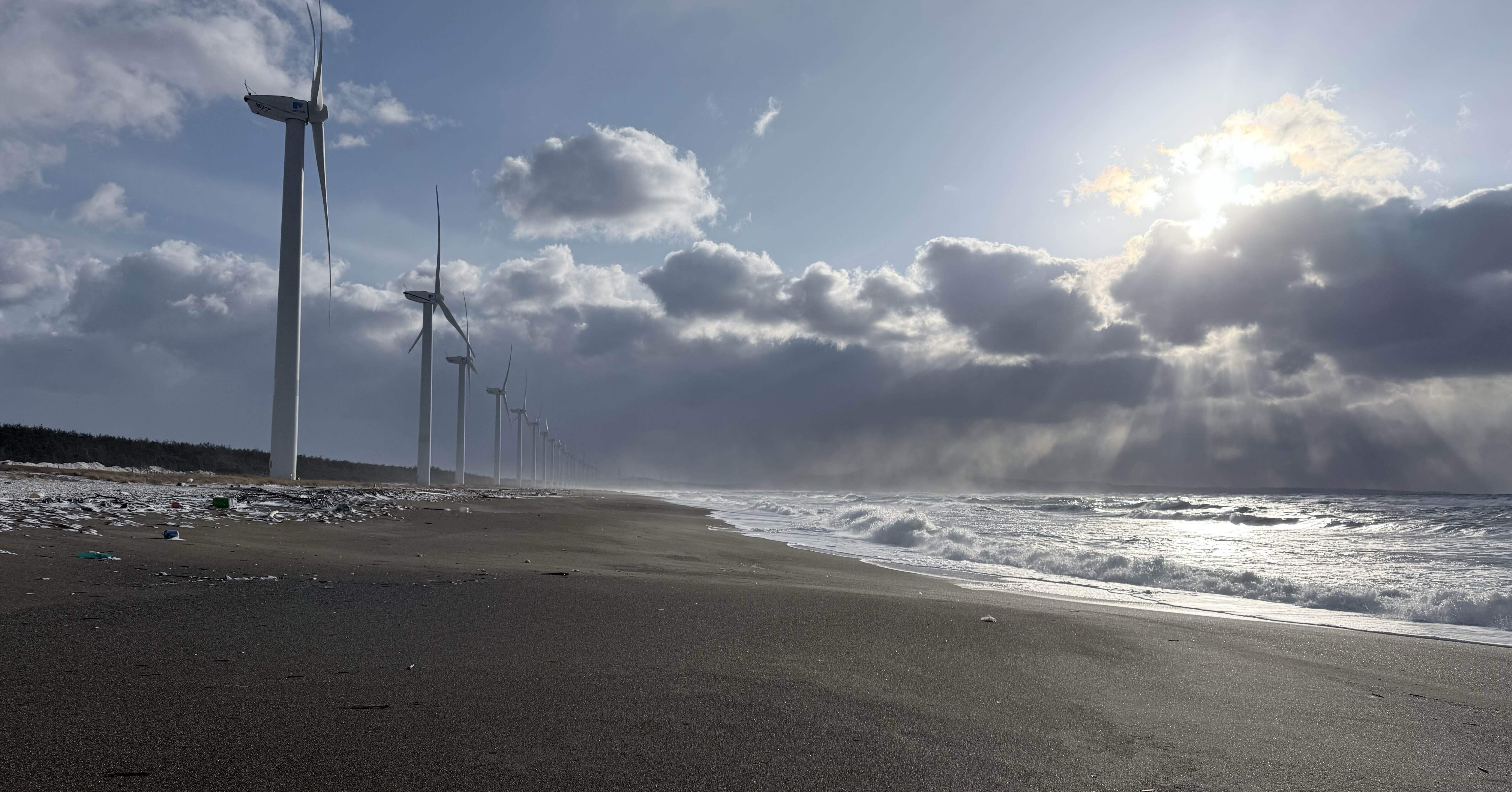 冬の秋田で出会った“凍りつきそうな海｜はやし@半分旅人の会社員