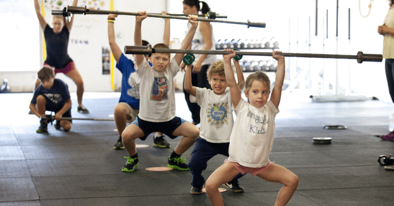子供の姿勢に対する運動の効果(近年、抗重力筋の緊張に重要な役割を果たすセロトニン神経の活性低下が報告されている)