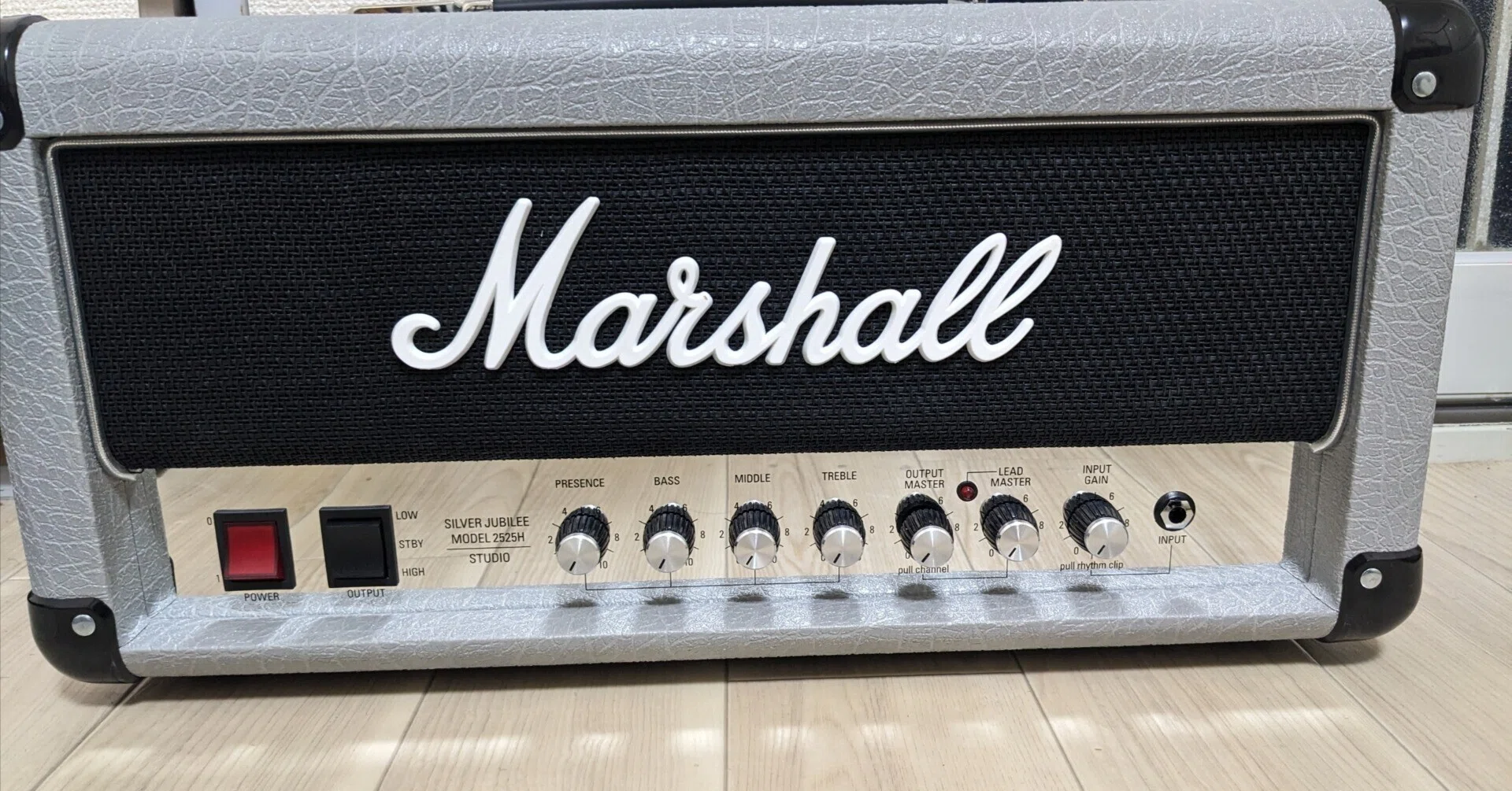 Marshall 真空管アンプ Silver Jubilee 2525h 愛器紹介：Marshall 2525Hレビュー：20W/5Wが“家・スタジオ・ライブ”に