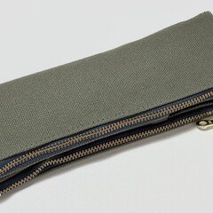 金属の質感も素晴らしい廣瀬鐡筆堂の双頭式芯ホルダーです。軸のえぐれ