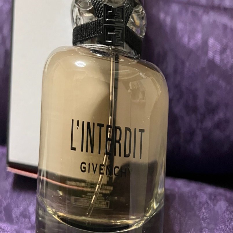 ジバンシイの香水…憧れのオードリー・ヘプバーン｜しっぽな