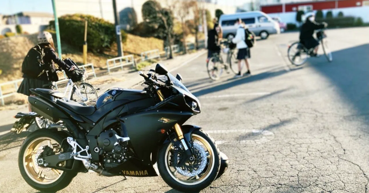 バイク乗りが書くバイクをめぐる物語】雑踏のラビットラバー｜ふでねこ
