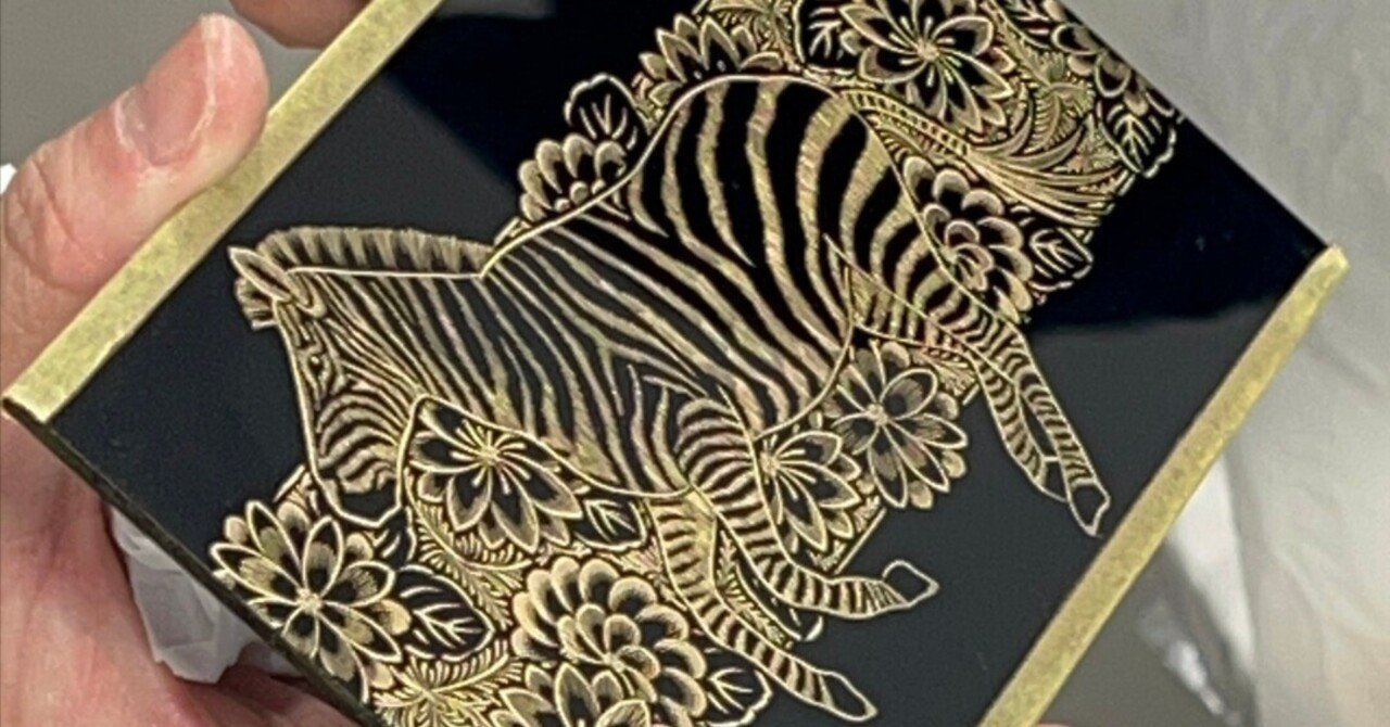 沈金 花紋 六角 蓋物(ZE496) 栗山園オンライン通販部 / 【出物】 沈金