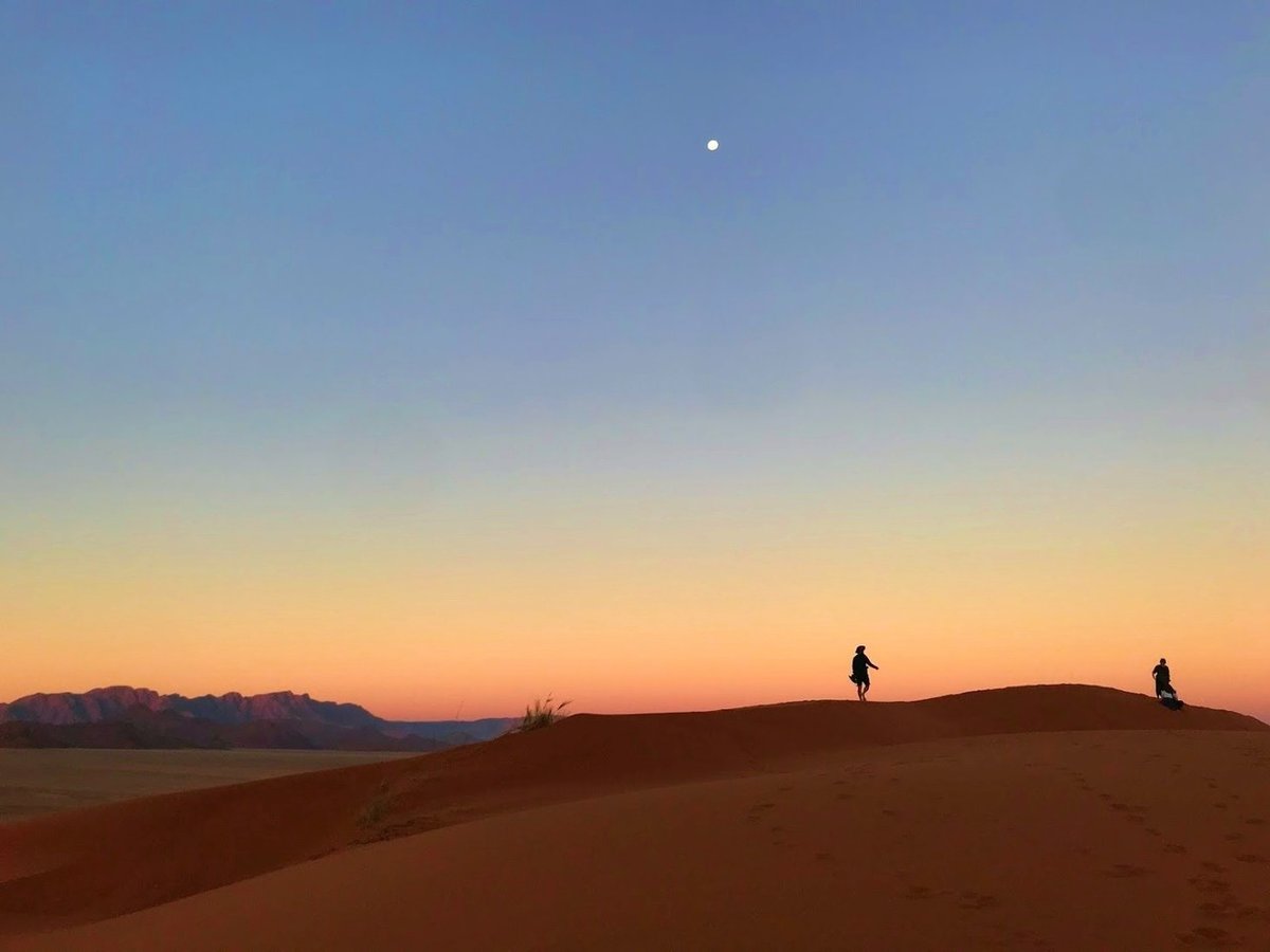 砂漠　夕方　韓国人