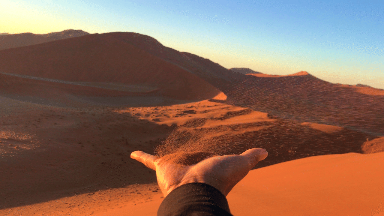 旅 写真 約枚 赤い砂 朝日のあたる瞬間だけの世界 ターちゃんの舞台 世界一周ソムリエ 西上 幸志 Note 旅 写真 約枚 赤い砂 朝日のあたる瞬間だけの世界 ターちゃんの舞台 世界一周ソムリエ 西上 幸志 Note