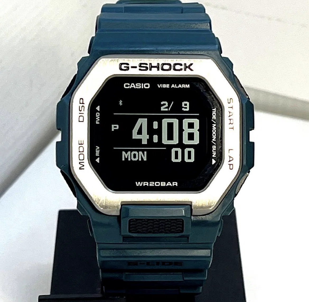 レビュー】海でも街でも。G-SHOCK「GBX-100」がスマートウォッチより僕