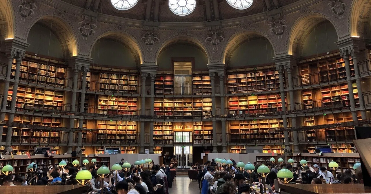 建築旅】パリの国立図書館：旧館と新館、行ってみた🇫🇷｜naori🌻