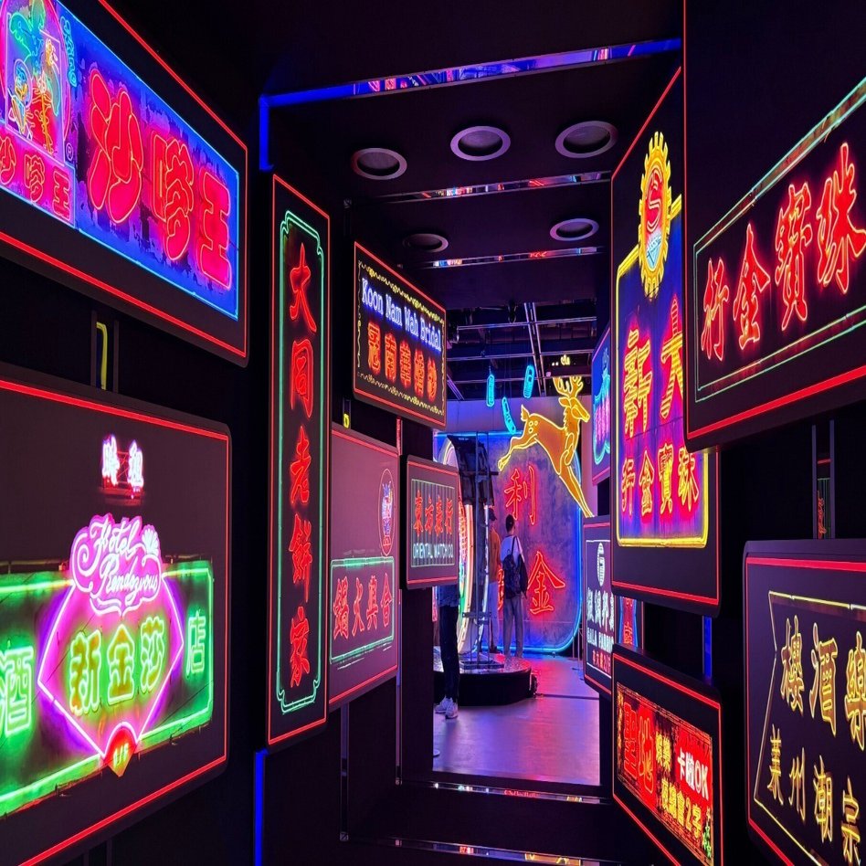 ギラギラ香港】有名ネオン看板を間近で見たらやっぱり大きかった話