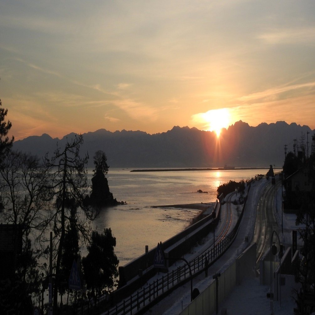 日記】2026年2月10日（火）「雨晴海岸の気嵐｜景色という薬｜夜行バス
