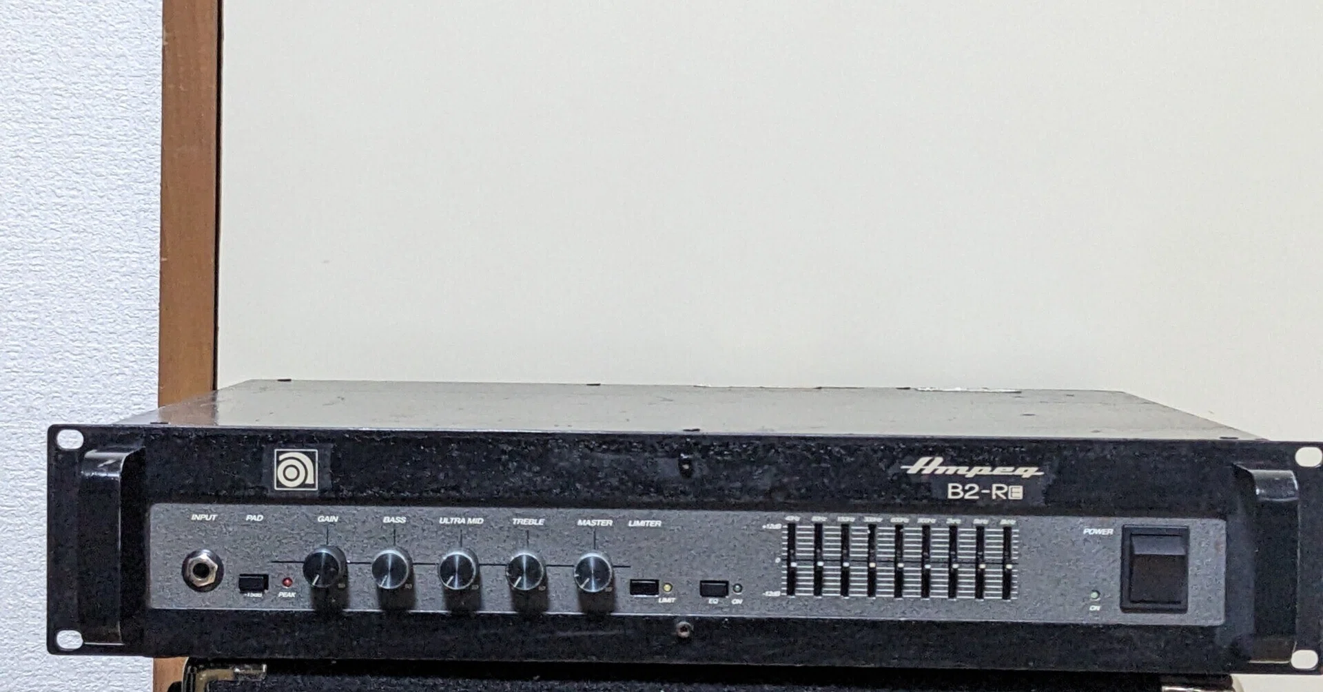 Ampeg B2-RE ベースアンプ　ヘッドアンプ 愛器紹介：Ampeg B2-REレビュー：中古で狙う“実用Ampeg”ベースアンプ