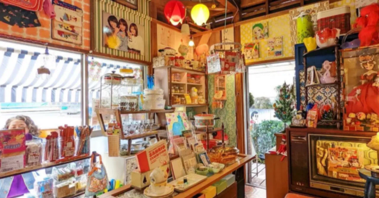 店構えは地味なのに店内はド派手」時に住宅街に行列を生む「実態の見え 店構えは地味なのに店内はド派手」時に住宅街に行列を生む「実態の見え