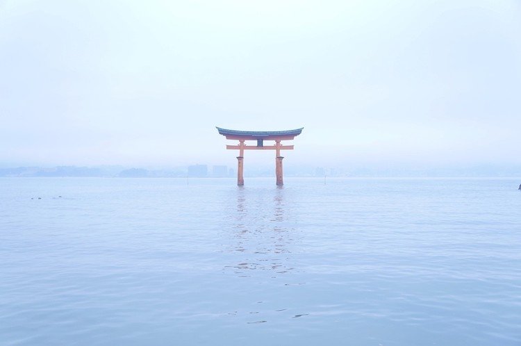 みなさま。広島の厳島神社には一度は行くべきです。素敵な景色が待ってます。
