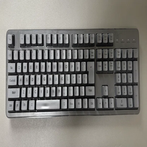 静音赤軸 × 漆黒デザイン。メカニカルキーボード初心者がエレコムの