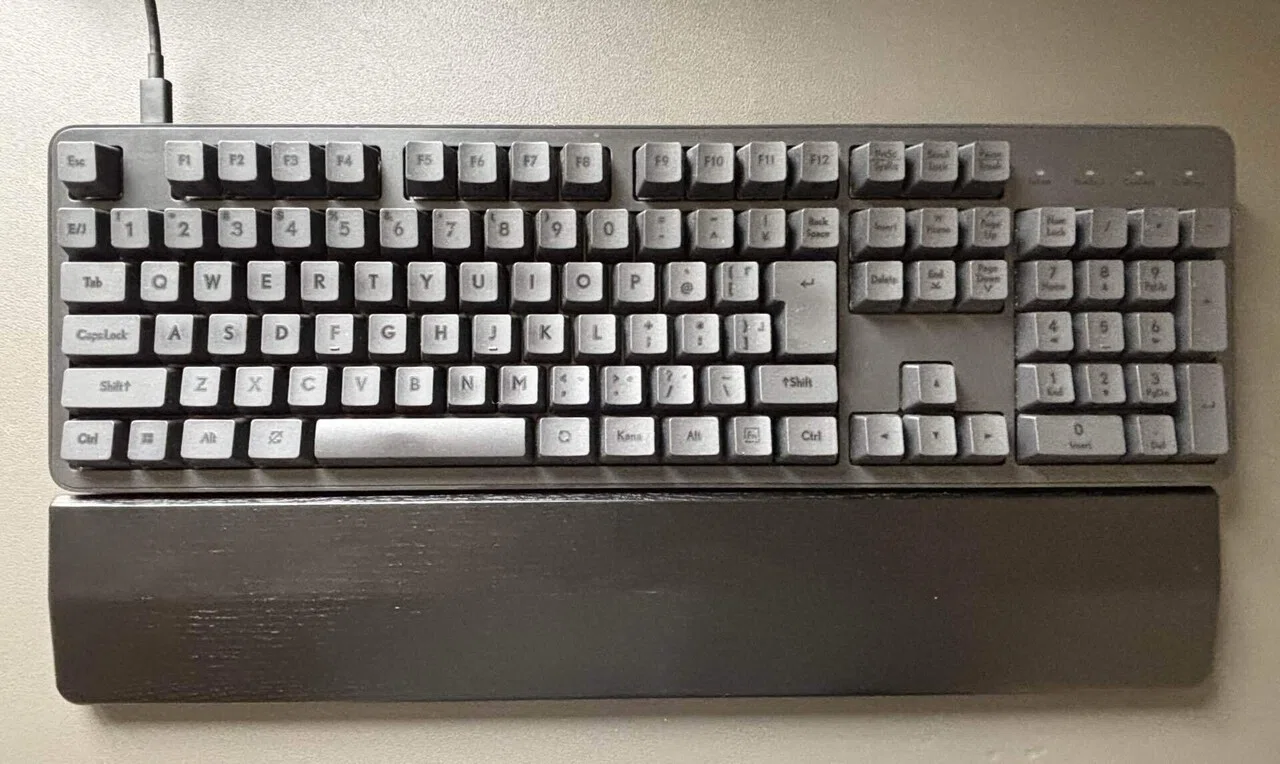 静音赤軸 × 漆黒デザイン。メカニカルキーボード初心者がエレコムの