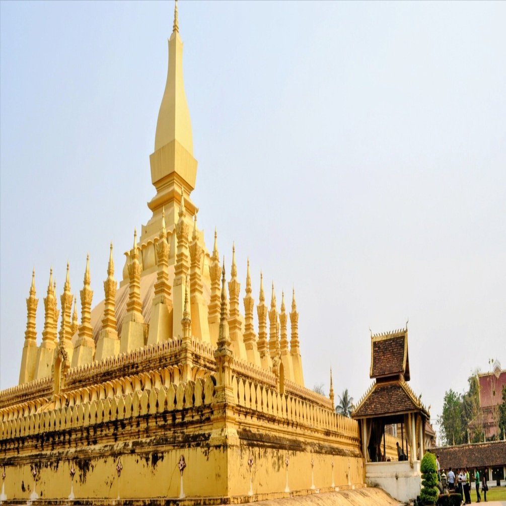 ラオス】首都に燦然と耀く金色の仏塔「タート・ルアン