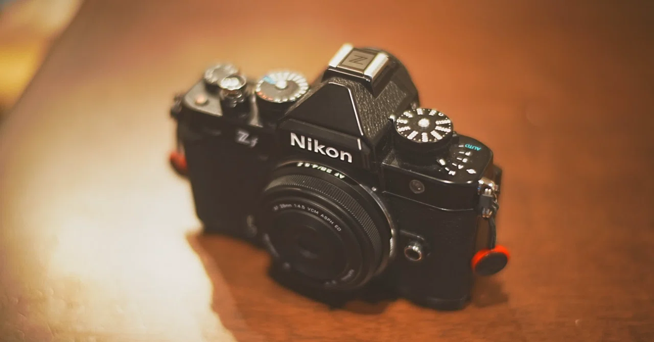 機材レビュー】効率への反逆。GR IIIユーザーが「Nikon Zf + Viltrox