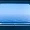 青