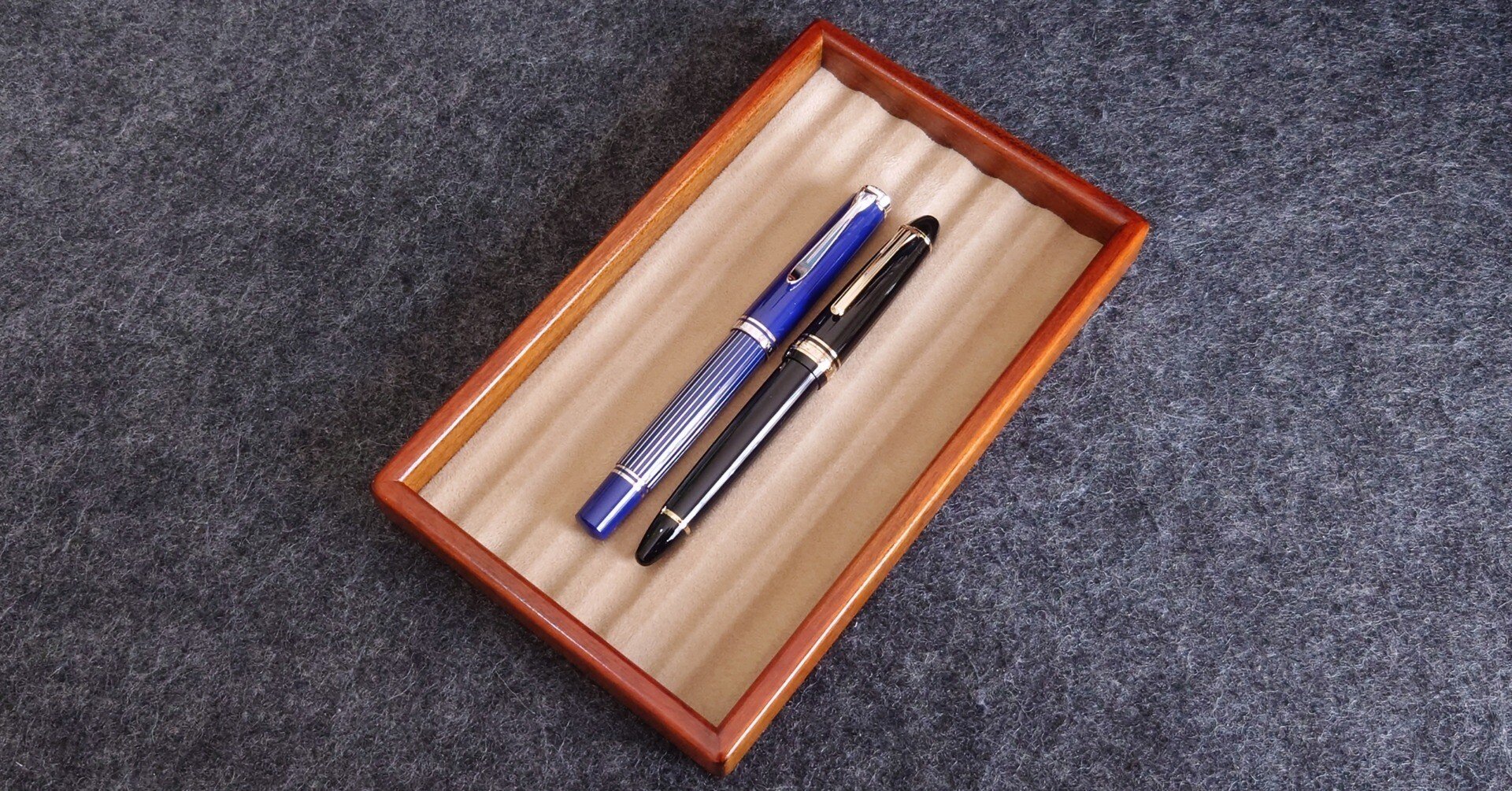 万年筆が映える】豊岡クラフトのペントレイS｜Rkun