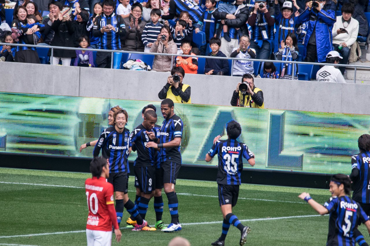 ガンバ大阪　吹田スタジアムこけら落としマッチ　クリスタル　記念ブレスレット付き 2016年 吹田スタジアムの価値＜前編＞ シリーズ 証言でつづる「J