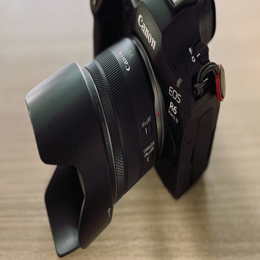 RF35mm F1.8は「本命」か？弱点をカバーするJJCのレンズフード