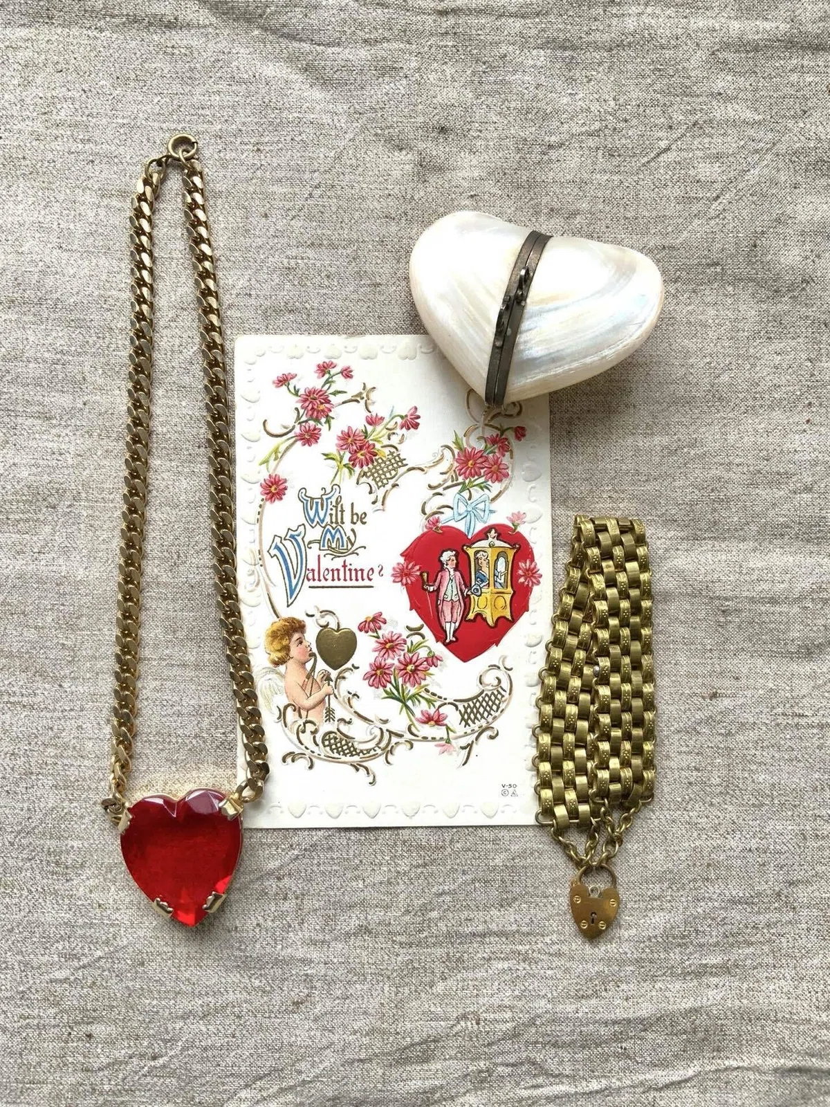 ヴィンテージ】My Valentine ~ ハートモチーフのアンティーク 
