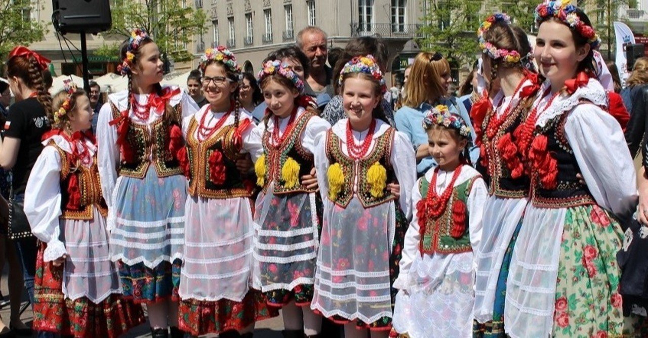 17年クラクフ旅行 ポーランドの民族衣装 そして異なる人々が手をつなぐということ ユリ In London Note