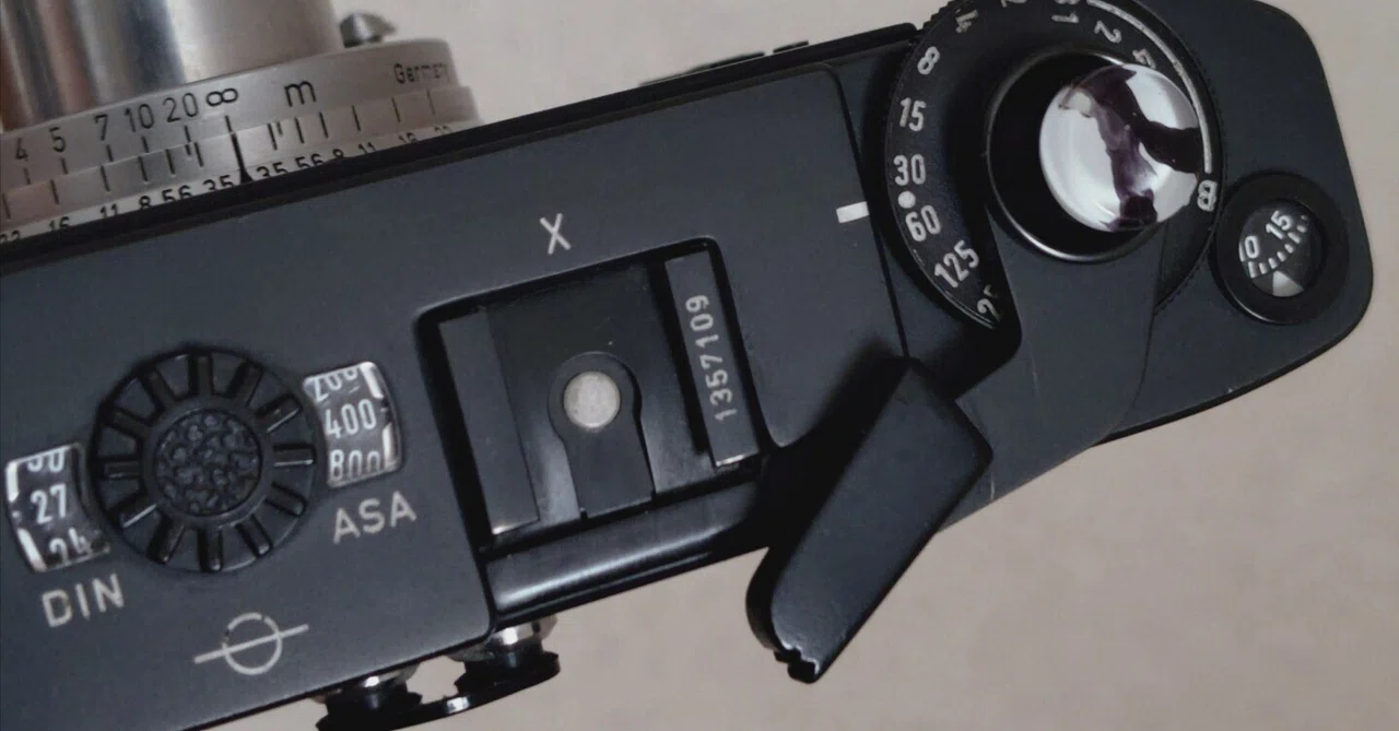Leica M5に装着できるホットシューカバー｜うにょーん