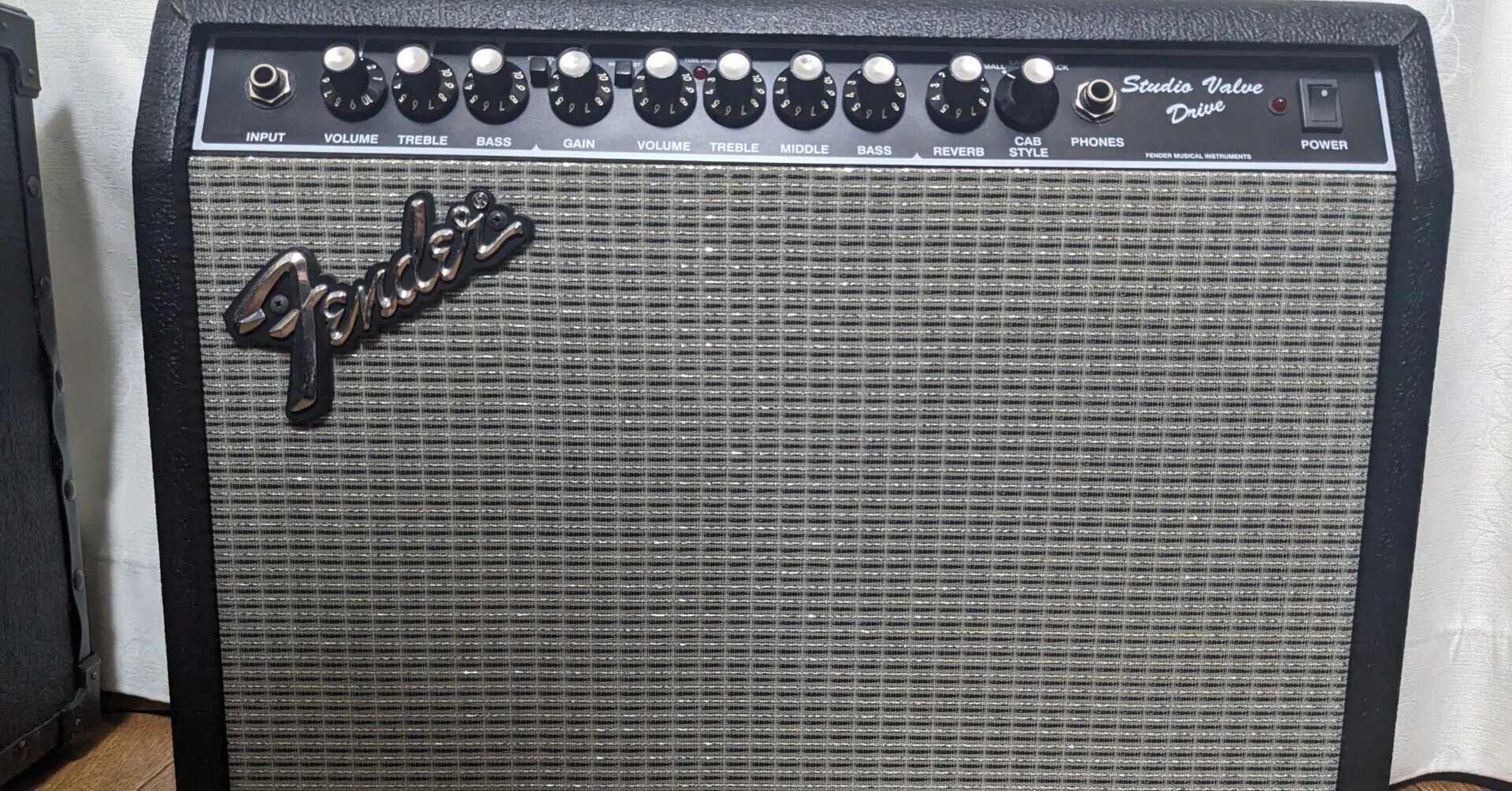 愛器紹介:Fender SVD-20 レビュー|“ちょうどいい”20W小型コンボの 愛器紹介:Fender SVD-20 レビュー|“ちょうどいい”20W小型コンボの