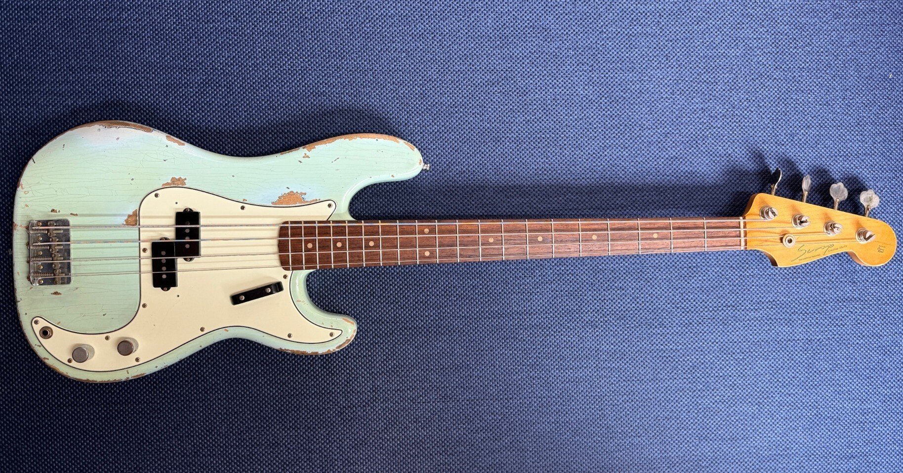 プレシジョンベースとは？初心者向けに“プレベ”の特徴とジャズベとの