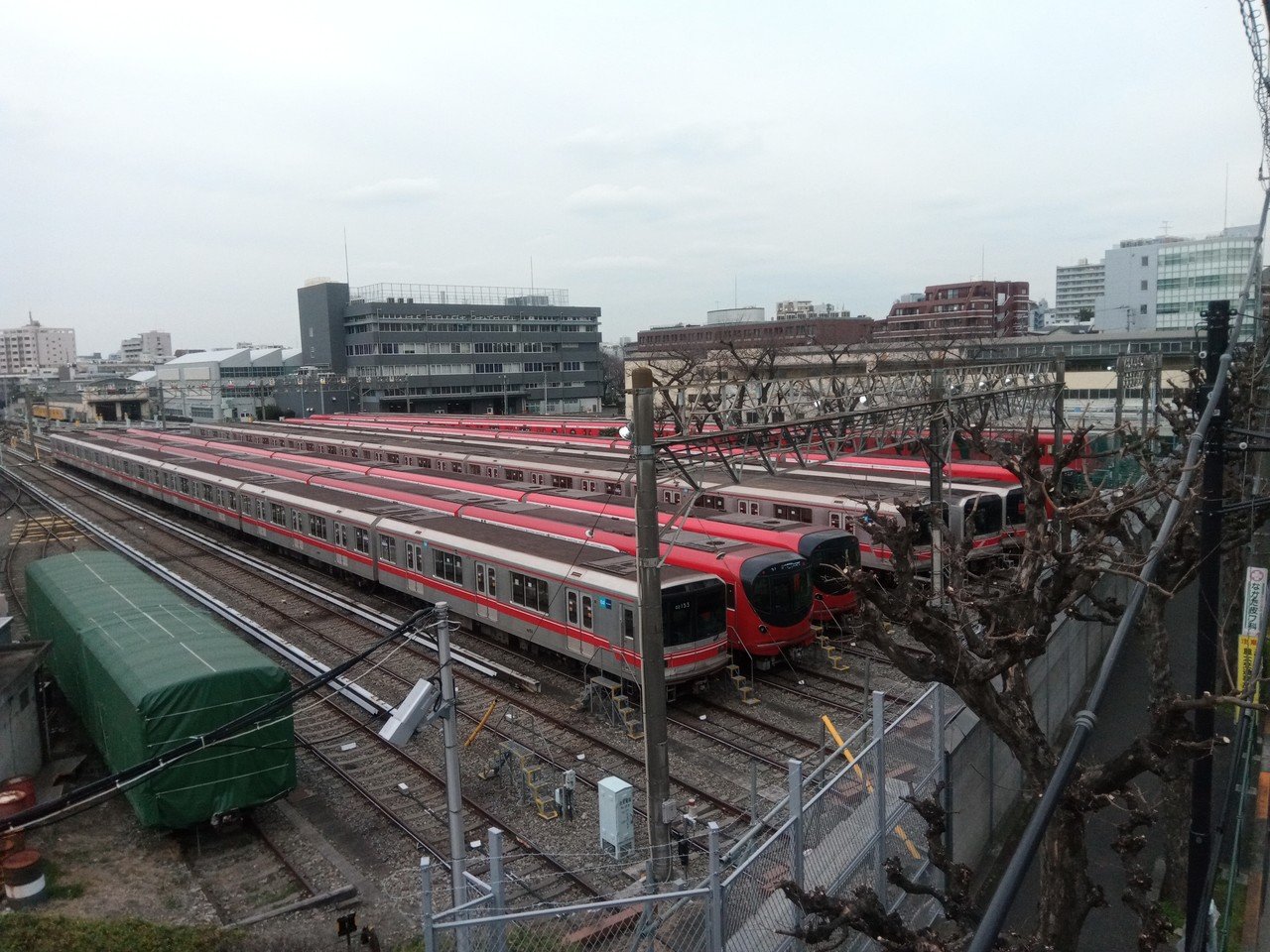 丸ノ内線の寝床｜Sousaphone