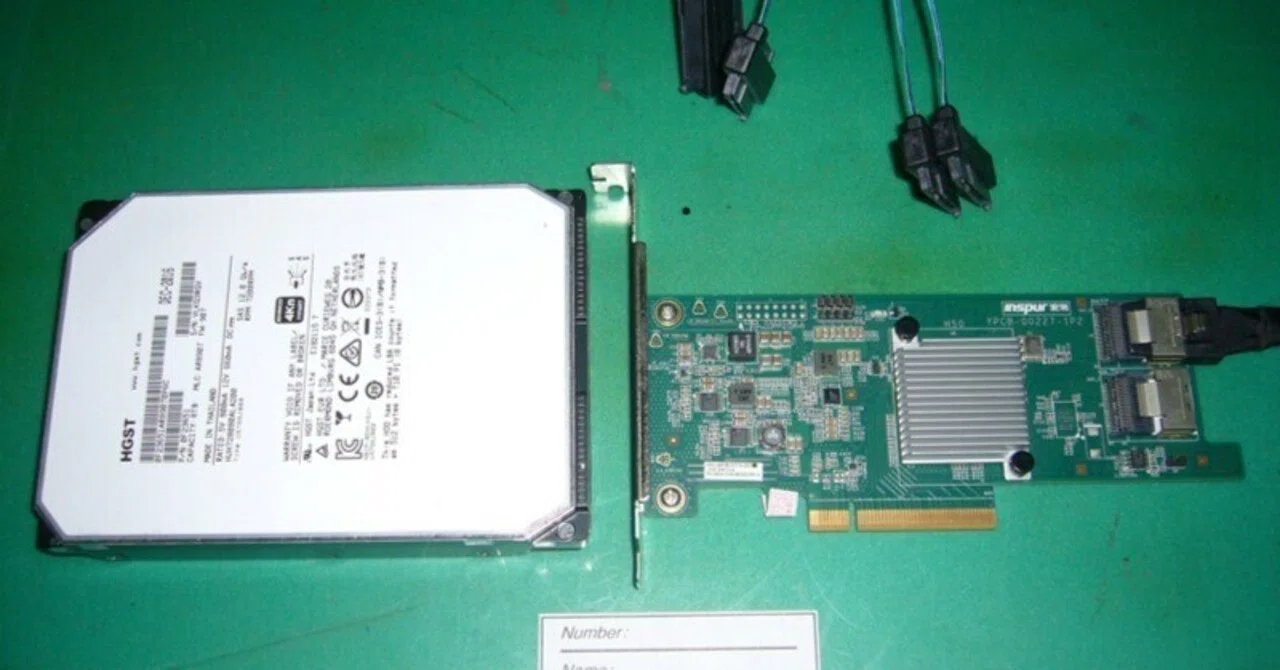 SAS RAIDカード3枚　ケーブルセット PCパーツ SAS RAIDカード3枚 ケーブルセット