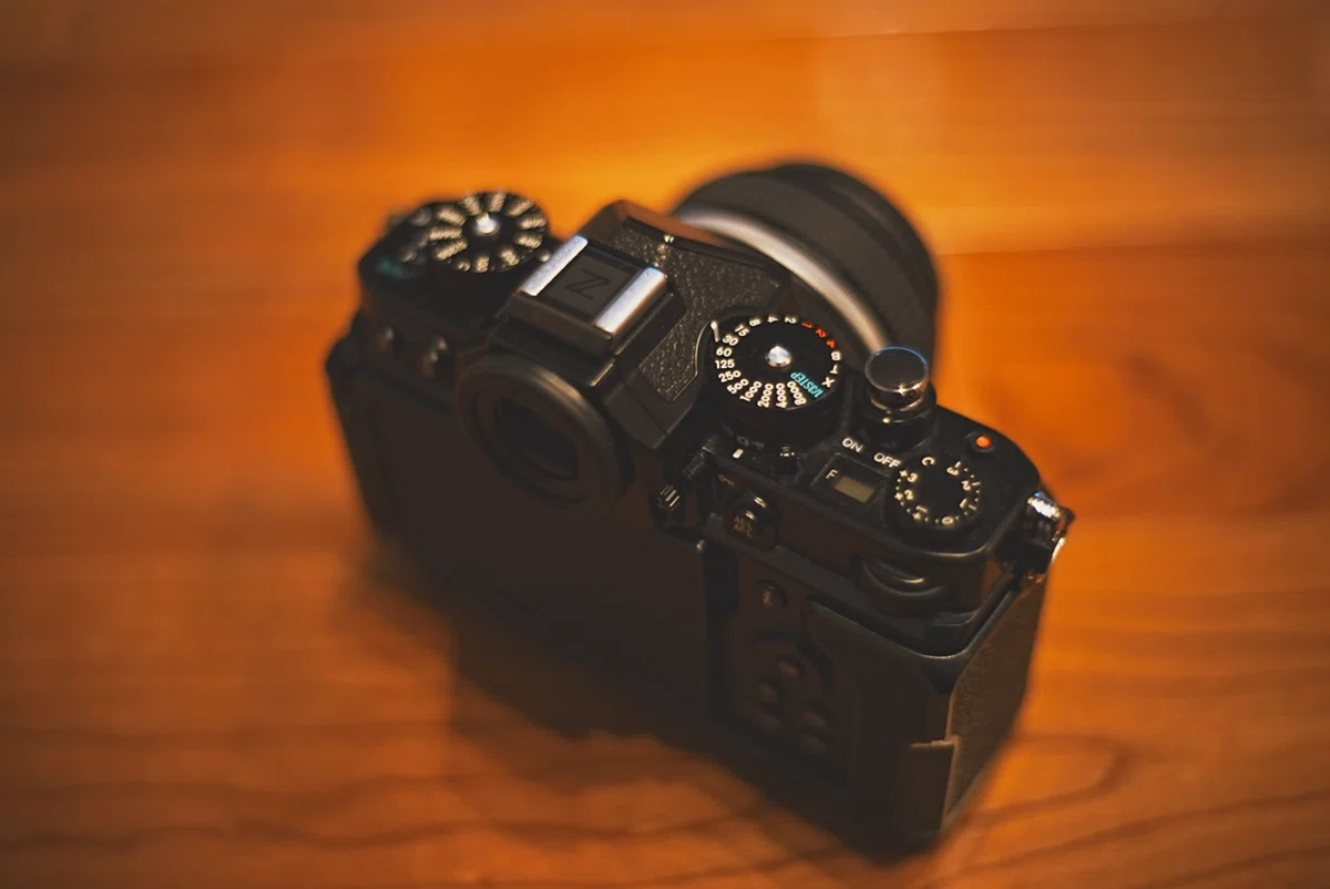 撮ってすぐ」が、一番の価値。Nikon Z fが実現した、思考を止めない