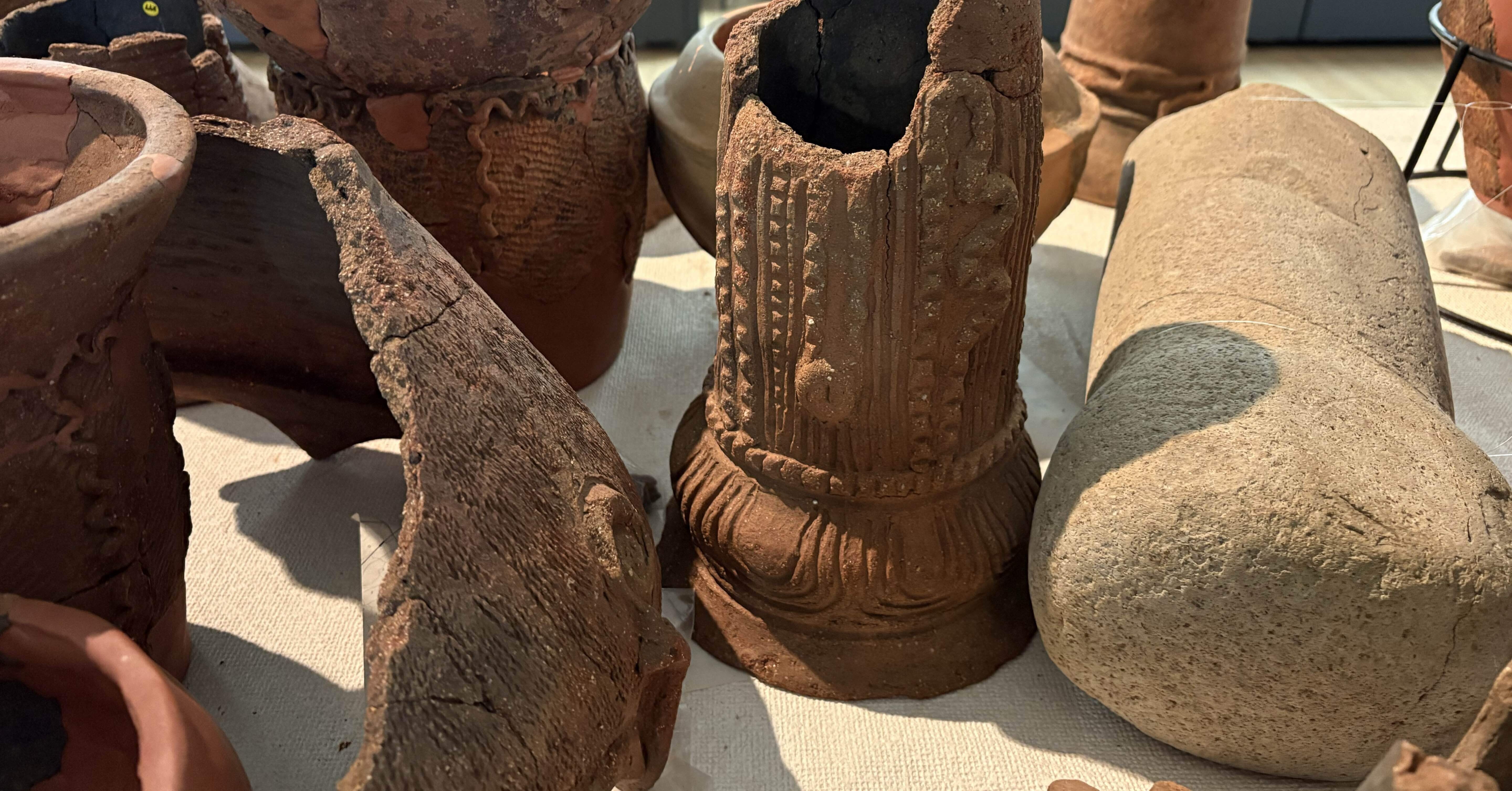 ある雨の日の縄文研究～子孫繁栄への祈りを感じた石棒と縄文土器【随筆