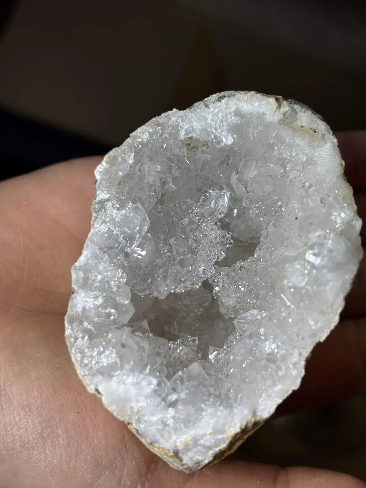 体験学習】図鑑より100倍楽しい、自宅でできる晶洞割り体験｜タビノオト