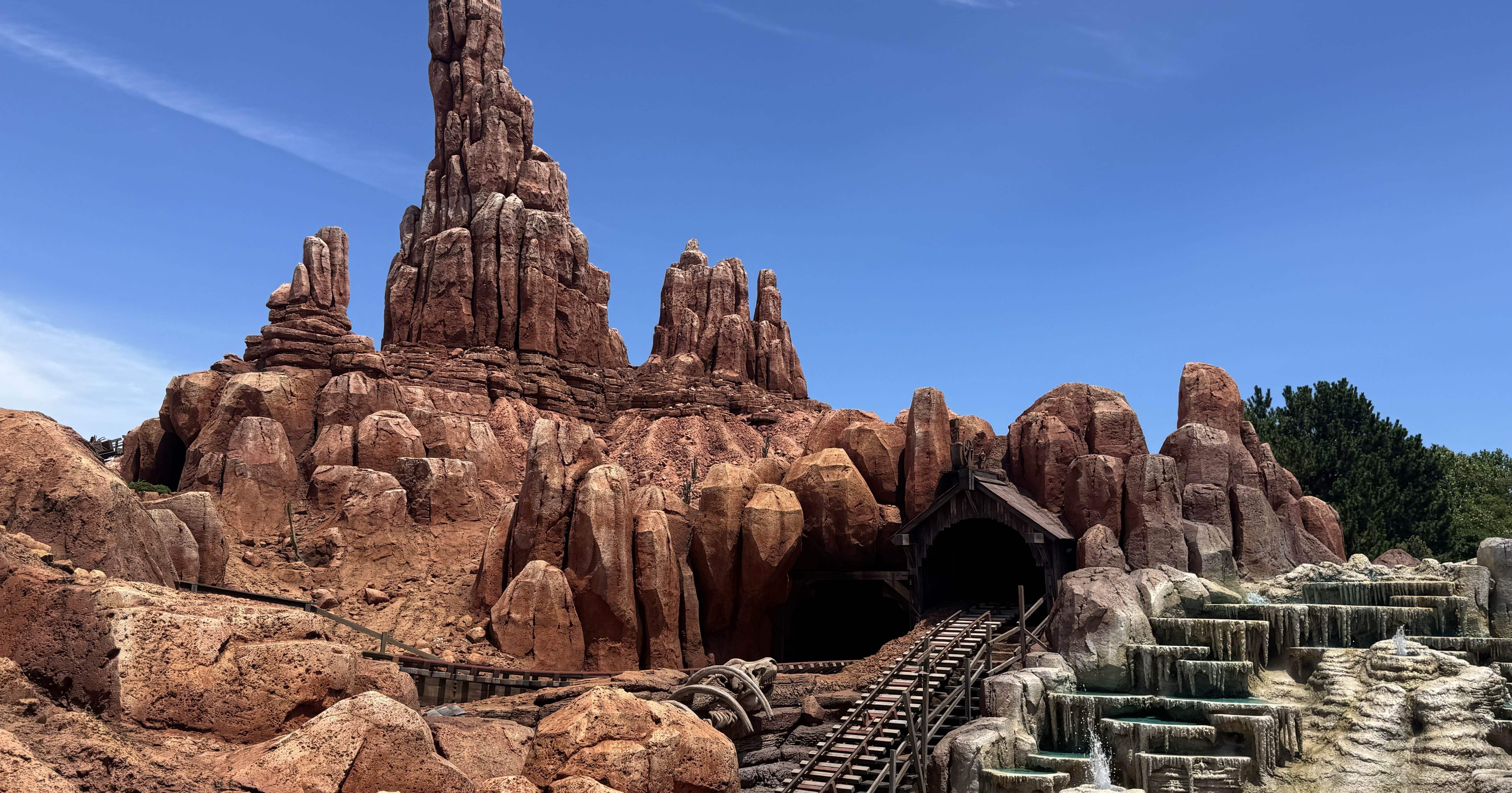 ビッグサンダーマウンテンの壮大な開発の歴史｜Daisuke Suzuki/テーマ