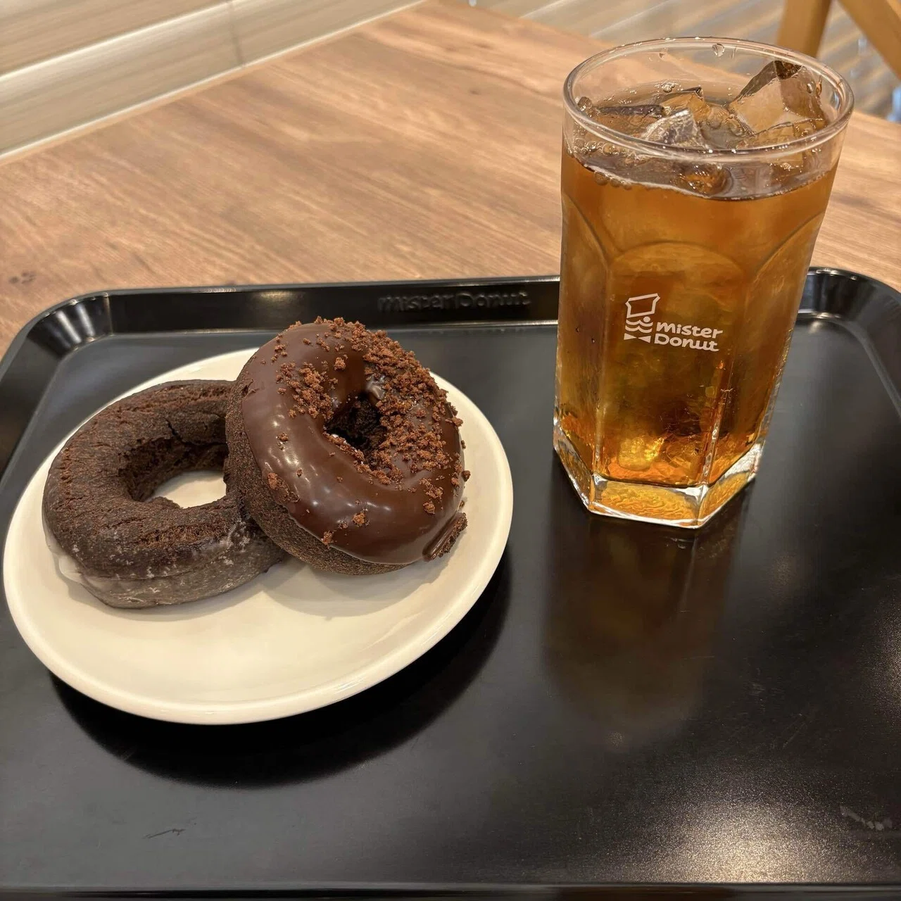 ミスドのドーナッツはシンプルなチョコレートとダブルチョコレートが