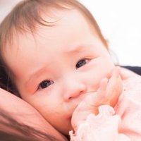 74 小児科医ママが解説 おうちで健診 Vol 27 ハイハイ つかまり立ち 伝い歩き いつまでにすればok 受診の目安は さよママ 小児科医 Note