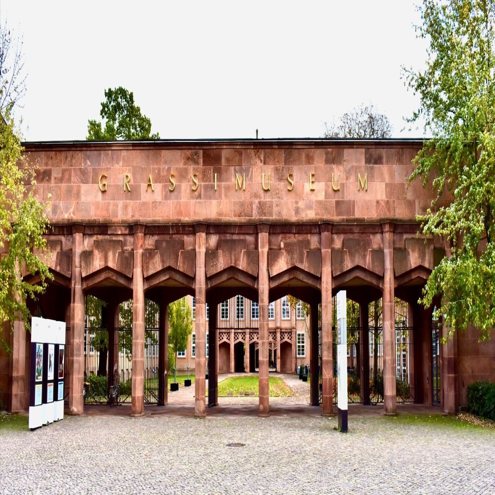 ライプツィヒの赤い石」 旧市街を彩る、ペルム紀の大火山が生んだ