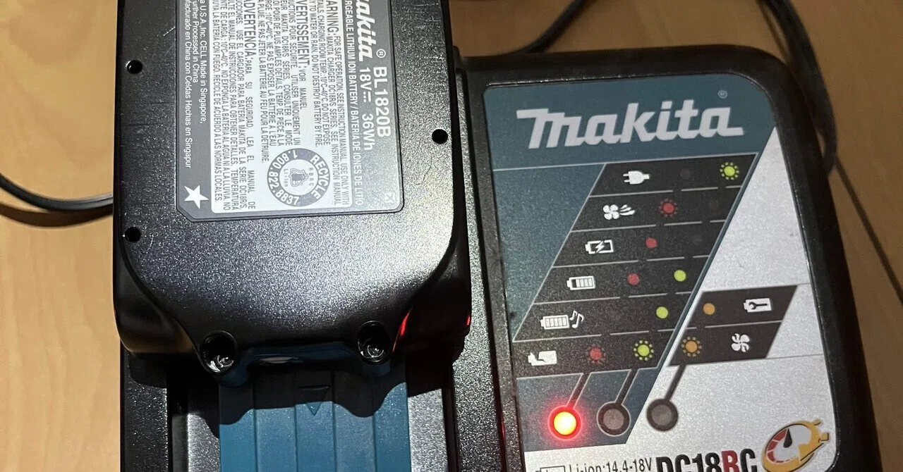 マキタバッテリーが充電できない。赤緑点滅でピッピッピッピッ 