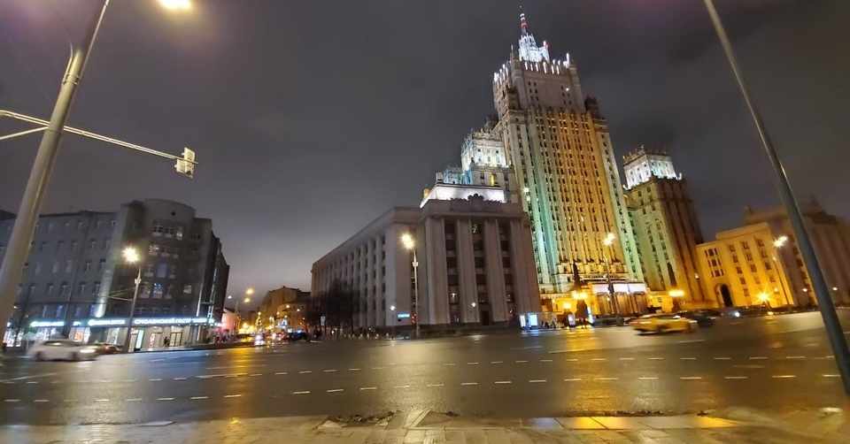 ロシアの水はいろはすより美味しいのか 威厳たっぷりの建物は だった 旅の素 Note