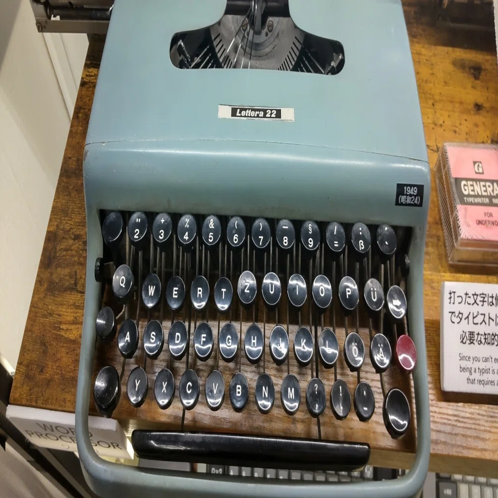 ぶっちゃけどう使うの？】ラジカセ、フィルムカメラ、タイプライター