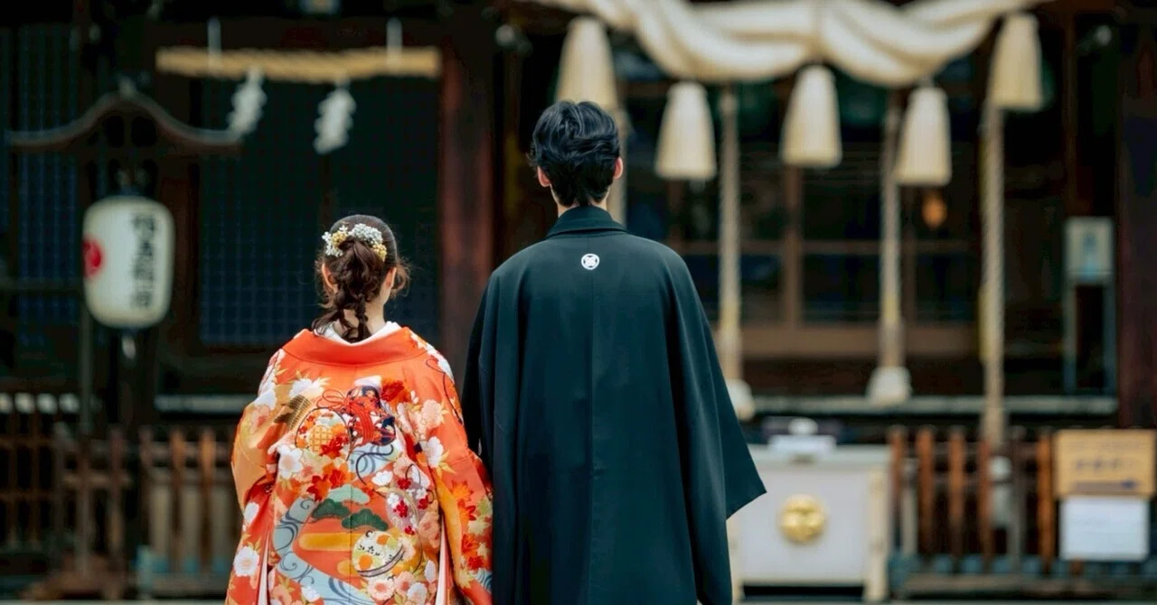 神前結婚式 新郎新婦椅子 神社 神職 神主 巫女 三々九度 祈祷 茶室調度品 神社での結婚式、神前式の流れ｜菊池 ミオ・神社仏閣専門和婚