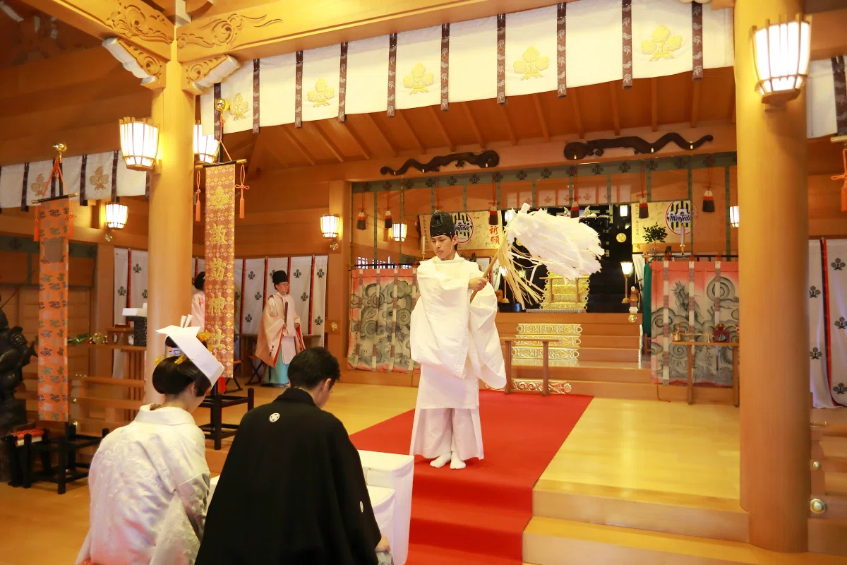 神社での結婚式、神前式の流れ｜菊池 ミオ・神社仏閣専門和婚