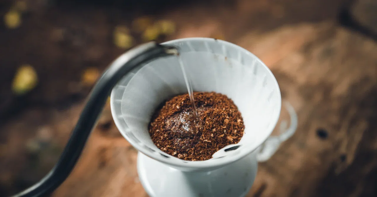 一杯のコーヒーのために、ミルを挽く|そら