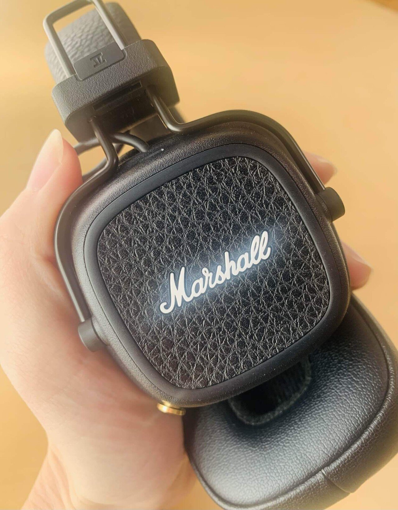 Marshallのヘッドホンが良すぎた話｜あやせそら | ことばの靴屋