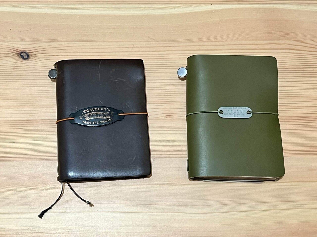 トラベラーズノートオリーブの色に納得いかなくて、Collasaroレザー