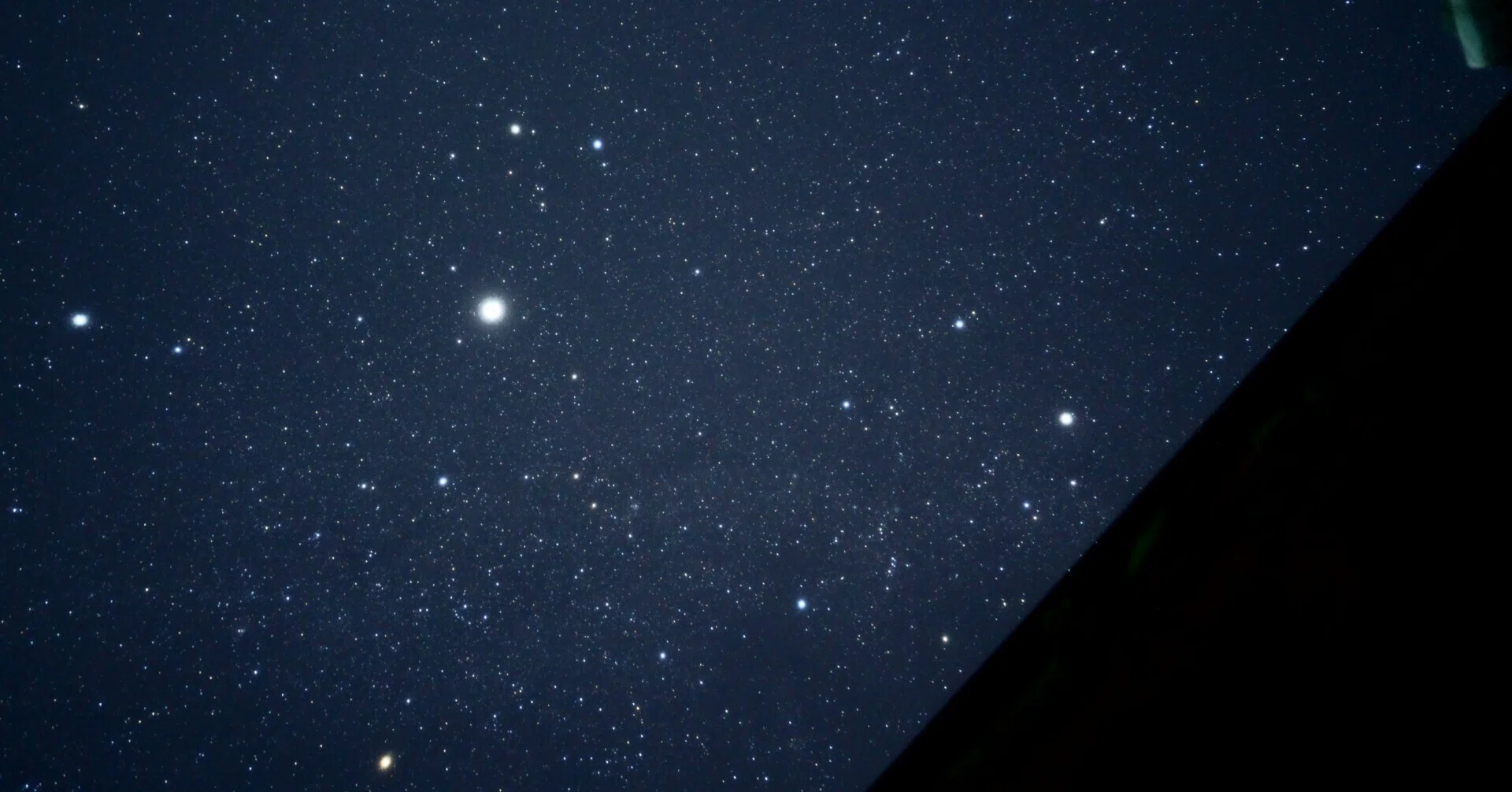見上げてごらん2月の夜空を ～ 星景タイムラプス（オリオン座