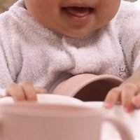 74 小児科医ママが解説 おうちで健診 Vol 27 ハイハイ つかまり立ち 伝い歩き いつまでにすればok 受診の目安は さよママ 小児科医 Note